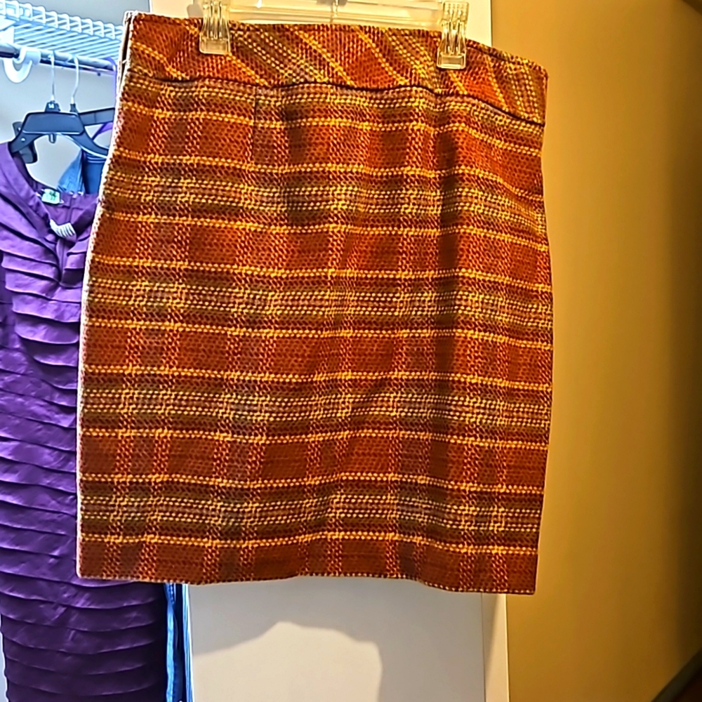 Petite skirt with side pockets